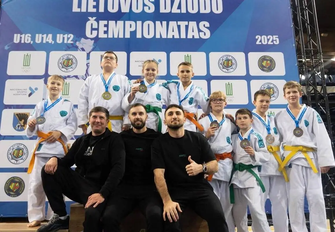 Divi-About-Us-Section-Hero-Image-2